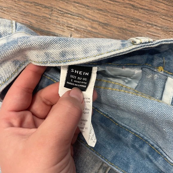 Really cute unworn light jean shorts, size large, SHEIN. - Picture 3 of 3